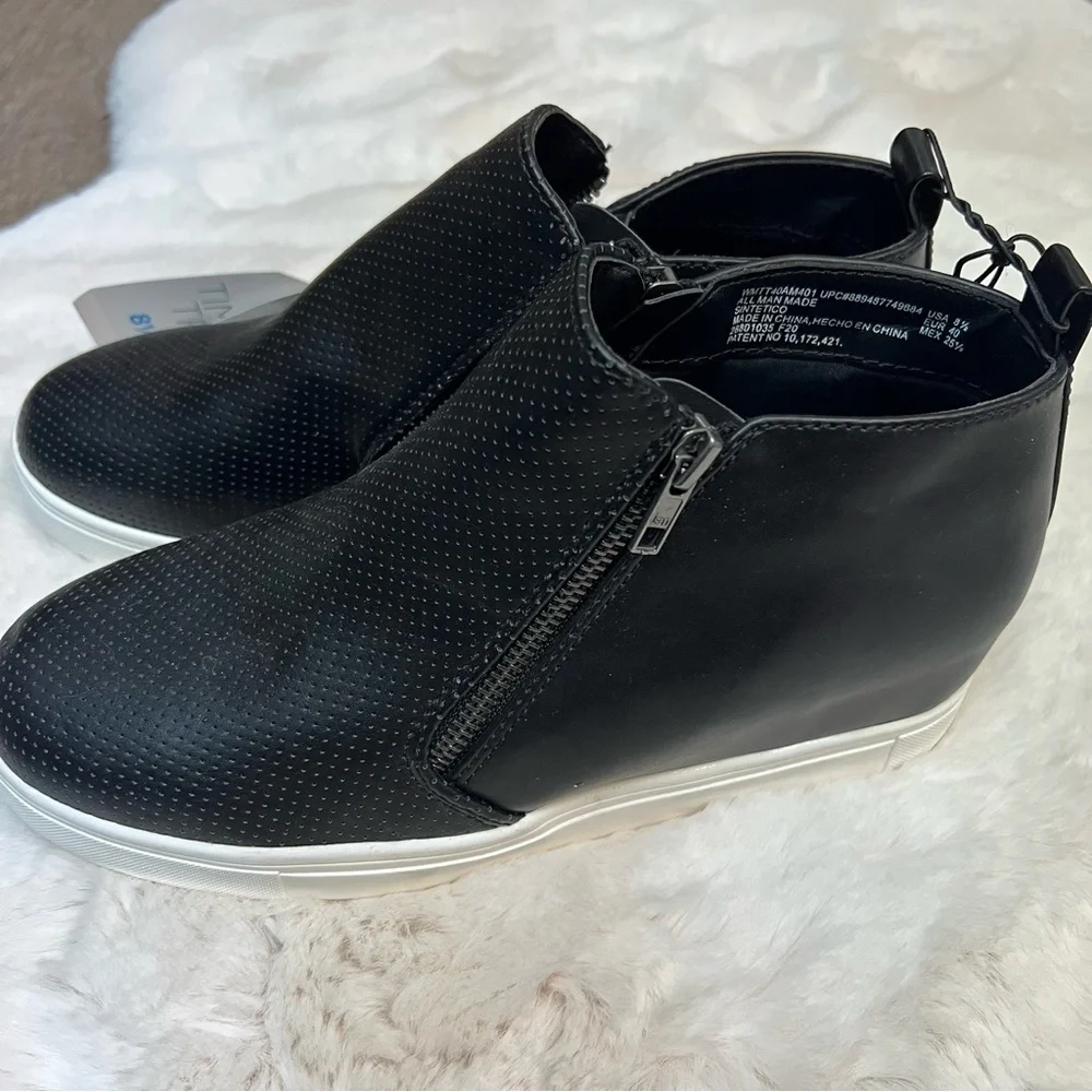 Time and Tru Black Slip-On Sneakers - Picture 6 of 10